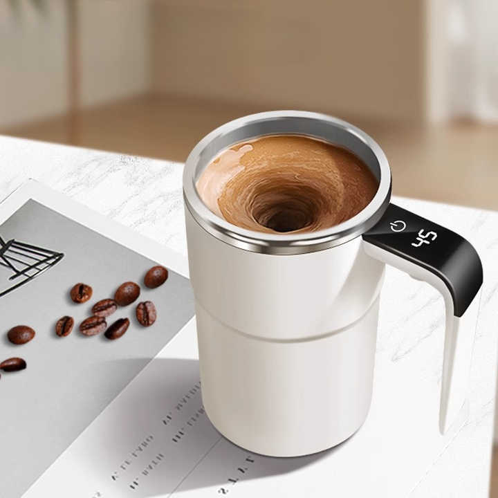 Tasse à café auto-mélangeuse en acier